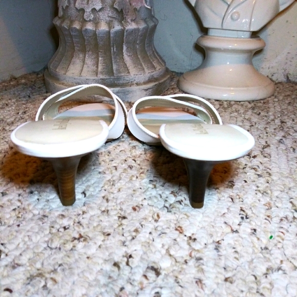 Kelly & Katie Retro 1960's Style, White Leather Criss-Cross Slide Sandals - Picture 7 of 12